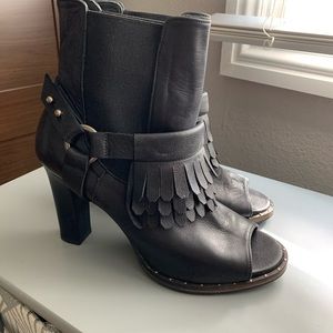 Freda Salvador fringes booties 5.5